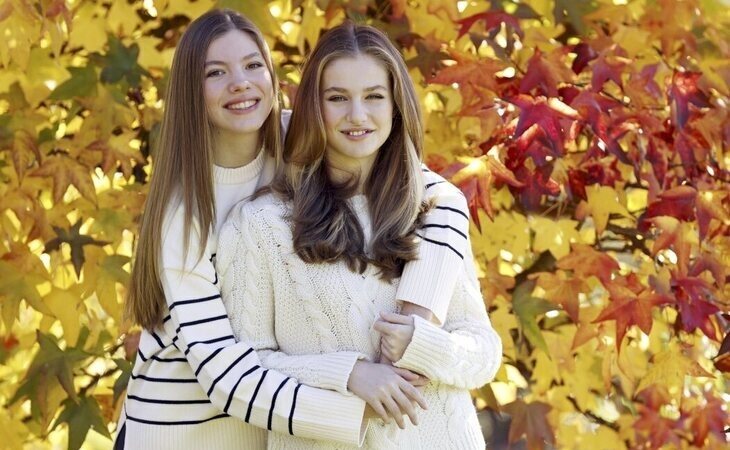 Los Reyes felicitan la Navidad con una imagen de la princesa Leonor y la infanta Sofía desde Zarzuela