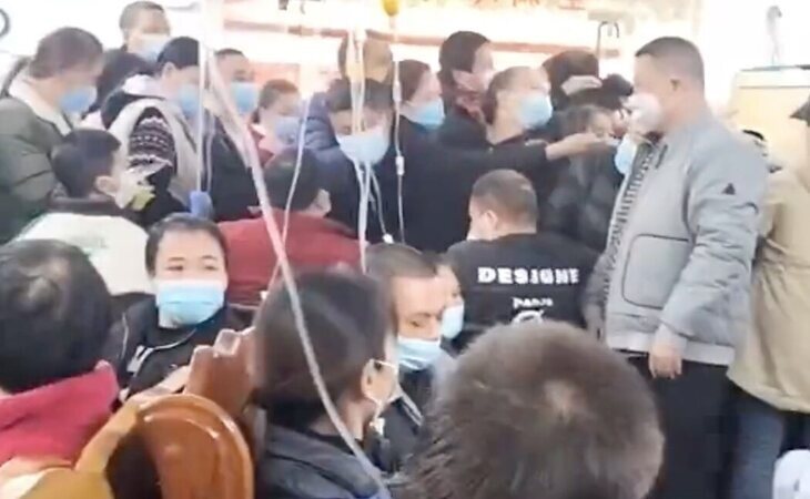 Colapso en los hospitales de Pekín ante el abandono de la política 'cero Covid'