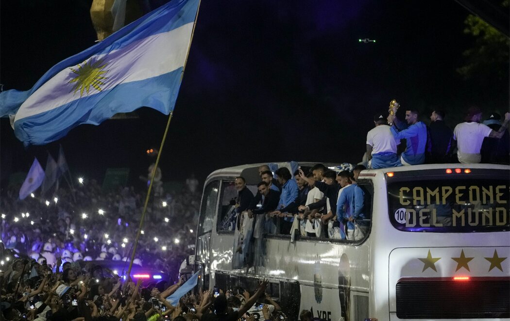 La selección argentina se da un baño de masas en Buenos Aires tras ganar el Mundial de Qatar