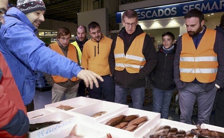 Feijóo, junto a Almeida en Mercamadrid, anuncia el apoyo del PP al plan anticrisis: "Es una decisión correcta"