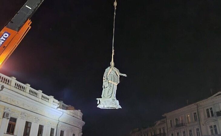 Odesa desmantela la estatua de Catalina la Grande para borrar los vestigios de su pasado ruso