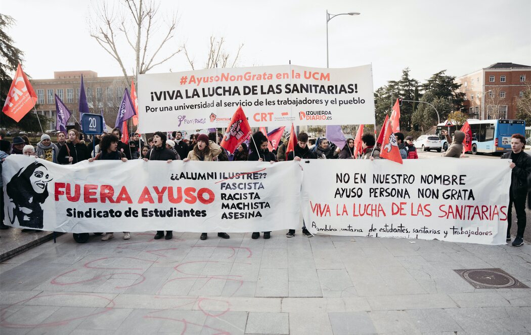 Protestas en la Complutense ante el nombramiento de Ayuso como alumna ilustre