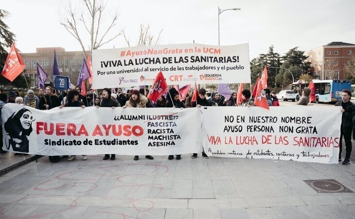 Protestas en la Complutense ante el nombramiento de Ayuso como alumna ilustre