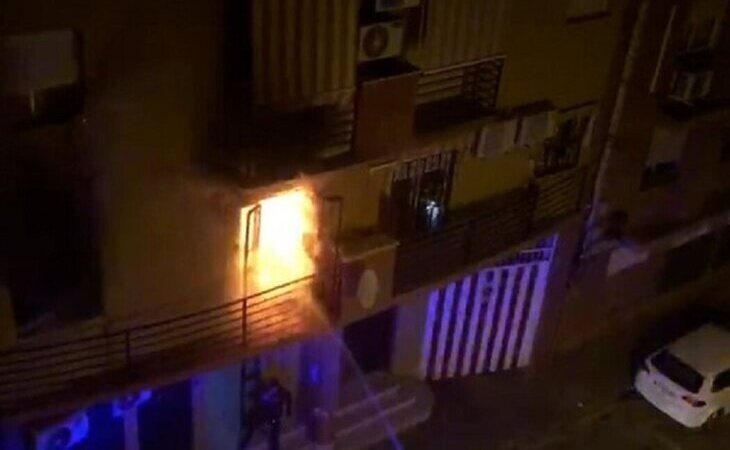 Mueren tres jóvenes de entre 20 y 22 años en el incendio en un piso de estudiantes en Huelva