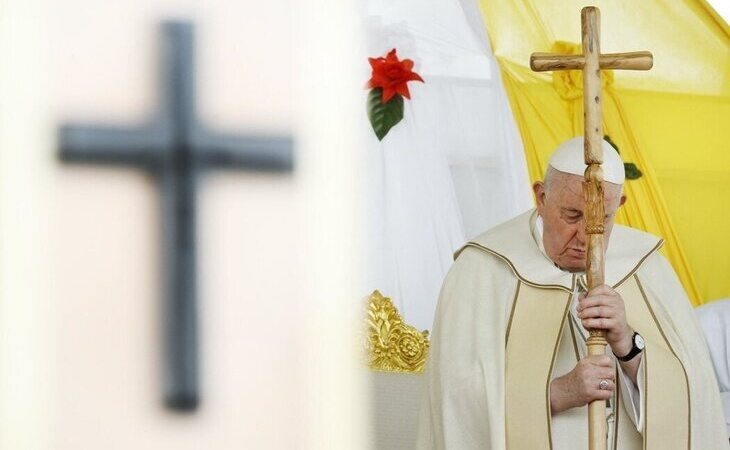 El Papa Francisco cierra su visita a Sudán del Sur y advierte de que la historia "juzgará duramente" si no se aplica el acuerdo de paz en el país