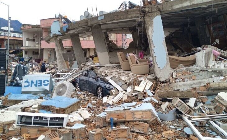 Más de 1.500 muertos tras un terremoto en Turquía de magnitud 7,8