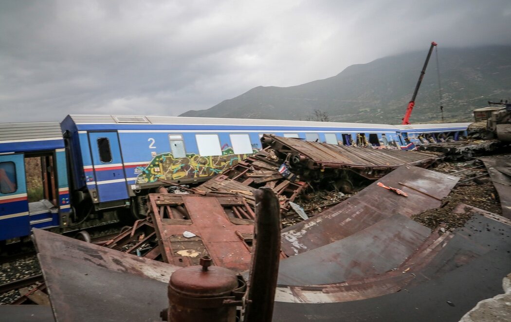 Al menos 36 muertos y decenas de heridos tras un choque de dos trenes en el centro de Grecia