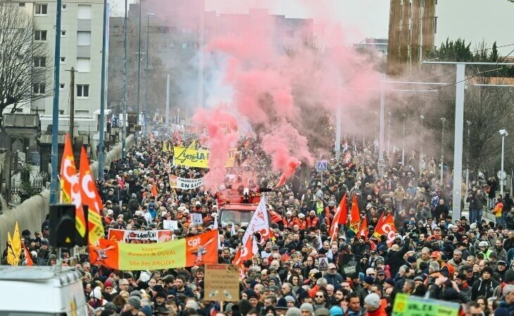 Los franceses vuelven a tomar las calles para protestar en contra de la reforma de las pensiones de Macron