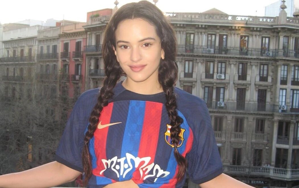 El Barça presenta sus camisetas Motomami: el patrocinio de Rosalía con el que jugará el Clásico