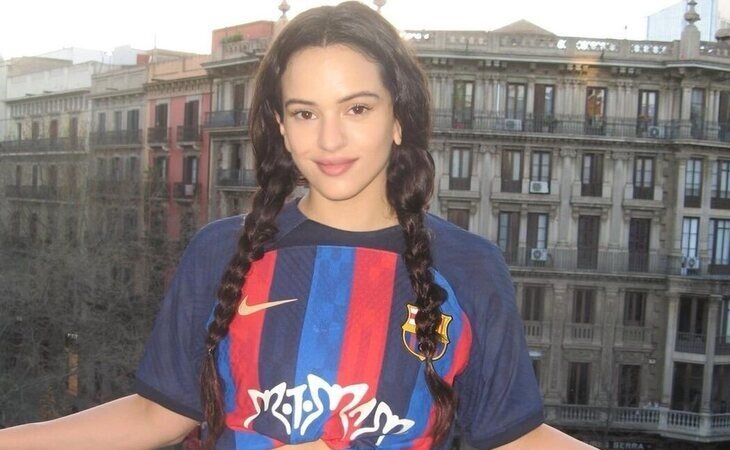 El Barça presenta sus camisetas Motomami: el patrocinio de Rosalía con el que jugará el Clásico