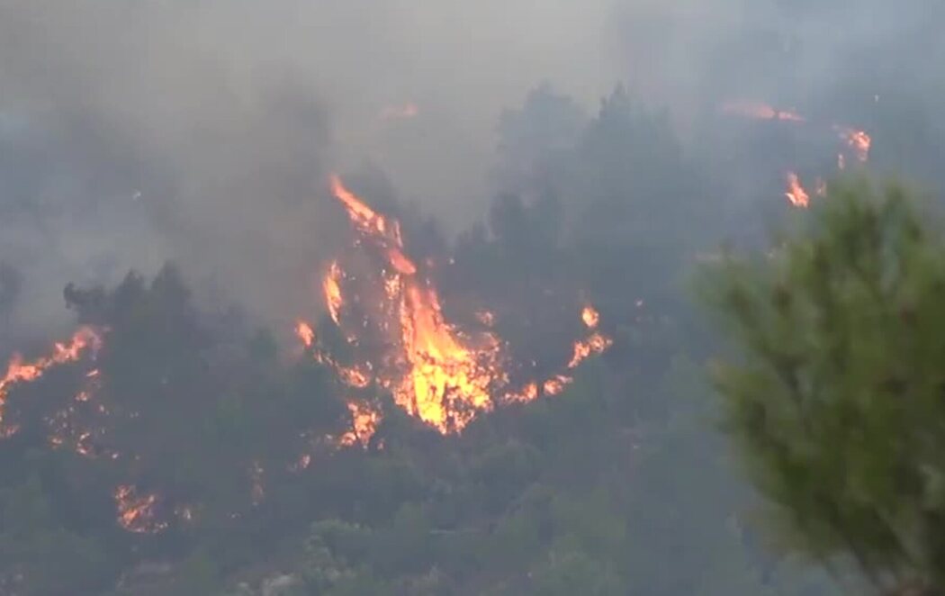 El incendio entre Castellón y Teruel y arrasa ya 4.000 hectáreas