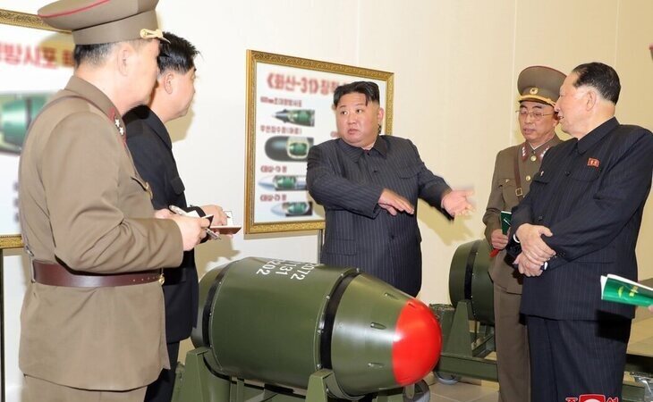 Kim Jong-un presenta sus nuevas ojivas nucleares, más potentes y con capacidad para llegar hasta EEUU