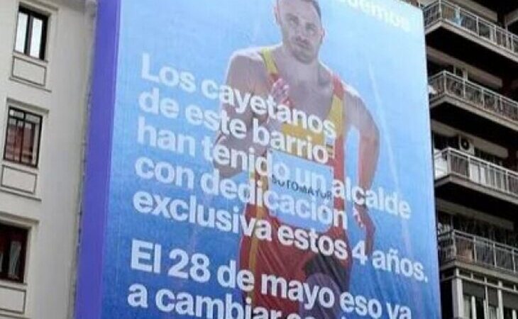 Polémico cartel de Podemos en el barrio de Salamanca de Madrid dirigiéndose a los "cayetanos"