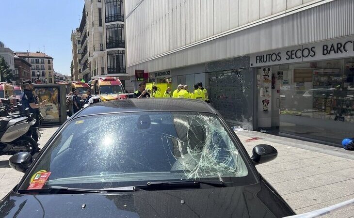 Atropello múltiple en el centro de Madrid: un coche invade la acera y arrolla a tres personas