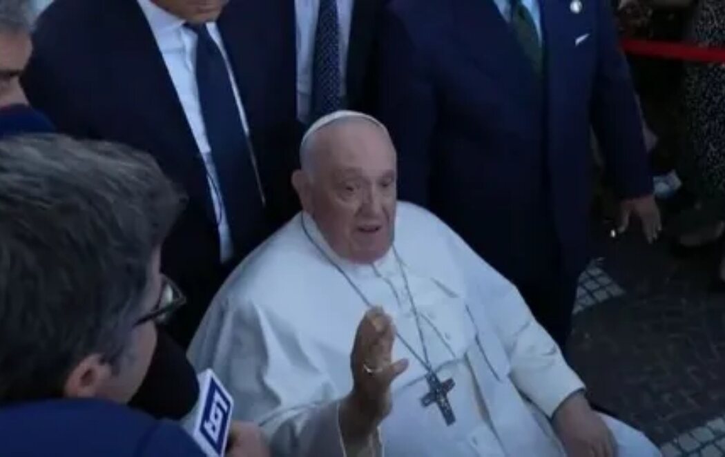 El papa recibe el alta y vuelve al Vaticano tras ser operado por una hernia abdominal
