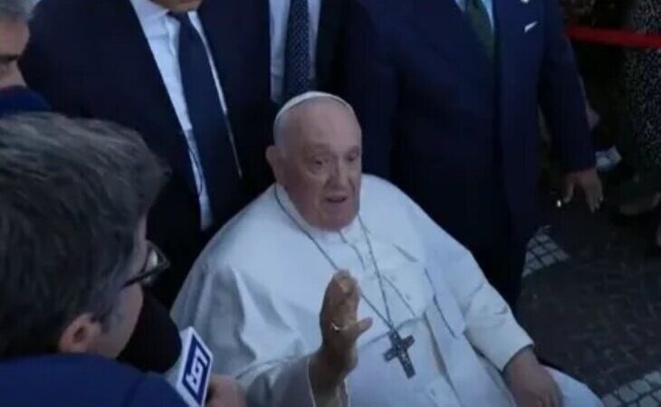 El papa recibe el alta y vuelve al Vaticano tras ser operado por una hernia abdominal