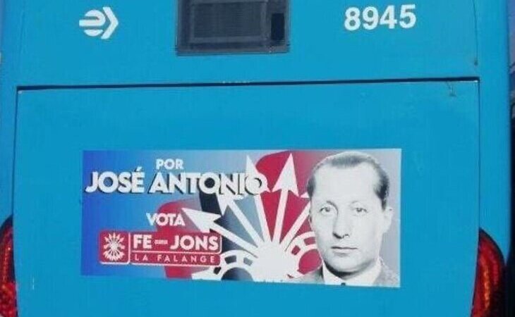 Autobuses de la EMT de Madrid lucen publicidad de la Falange con la cara de Primo de Rivera