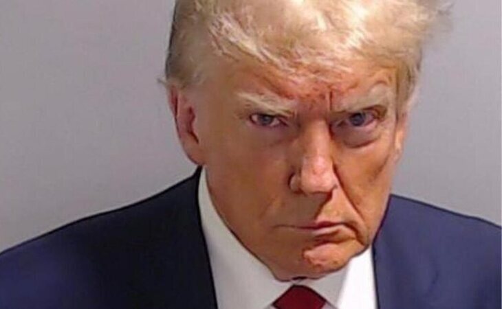 Trump, en libertad bajo fianza: la foto de su ficha policial