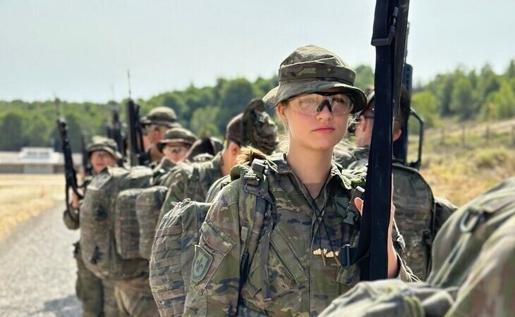 La princesa Leonor recibe sus primeras maniobras militares