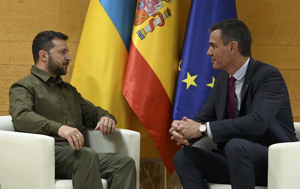 Sánchez promete a Zelenski sistemas antiaéreos y equipos de desminado en ayuda a Ucrania en su contraofensiva