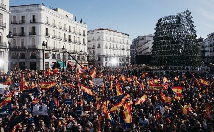 Multitudinaria protesta contra la amnistía convocada por el PP a las que se ha sumado VOX