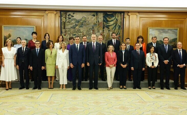 Los ministros del nuevo Gobierno de Pedro Sánchez prometen su cargo ante el rey