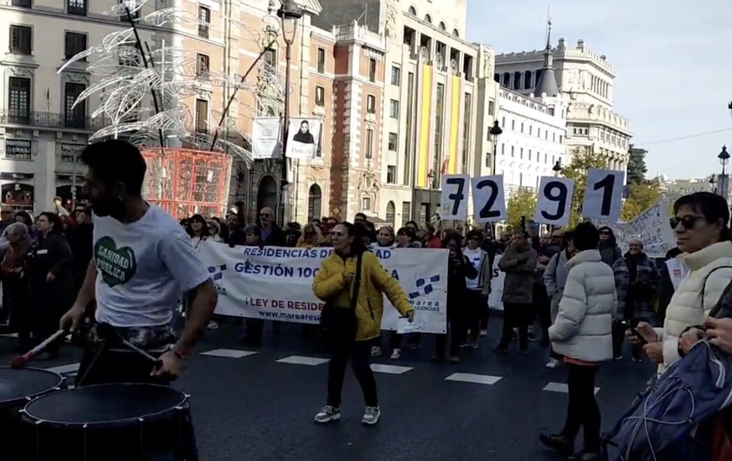 Una manifestación clama en Madrid en memoria por los residentes fallecidos durante la pandemia