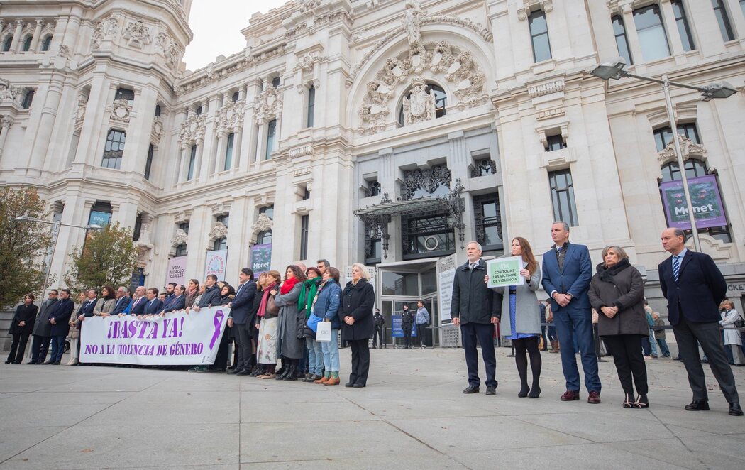 VOX vuelve a apartarse del minuto de silencio por las víctimas de violencia de género tras los últimos asesinatos en Madrid