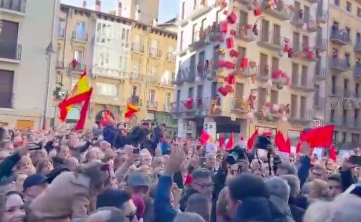 Concentración en Pamplona contra la moción de censura de PSOE y Bildu
