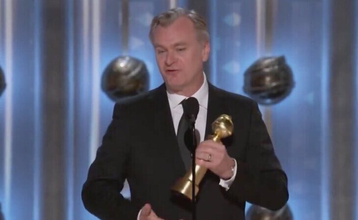 Christopher Nolan se alza con el premio a mejor director por 'Oppenheimer' en los Globos de Oro 2024