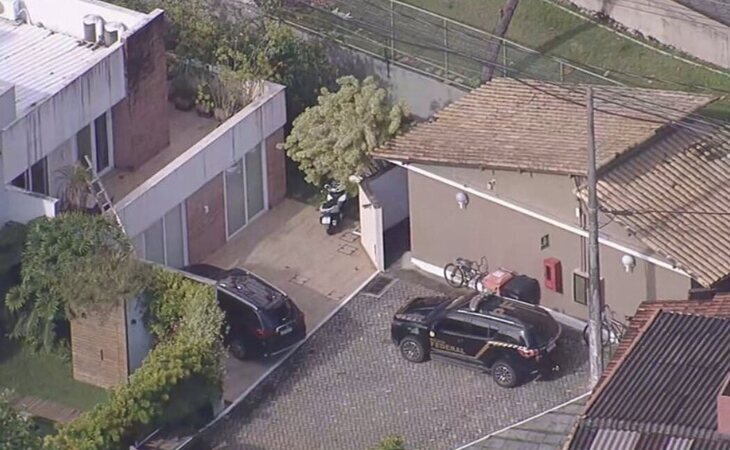 Registran la casa de un hijo de Bolsonaro por espionaje ilegal de rivales políticos