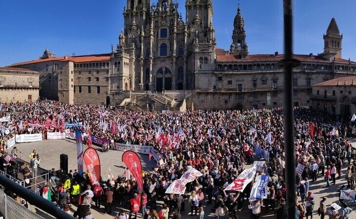 Multitudinaria manifestación en Santiago de Compostela en contra del deterioro de la Sanidad Pública gallega