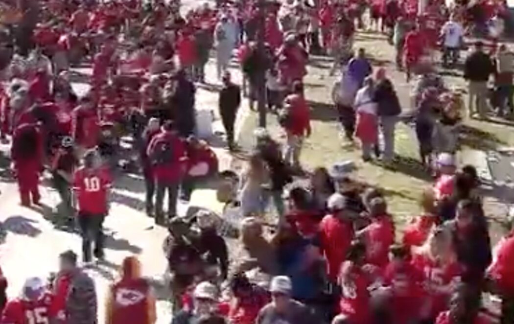 Un muerto y 21 heridos en un tiroteo en el festejo de los Chiefs en Kansas City