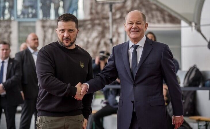 Zelenski inicia una gira europea con la firma de un acuerdo sobre garantías de seguridad de Alemania para Ucrania