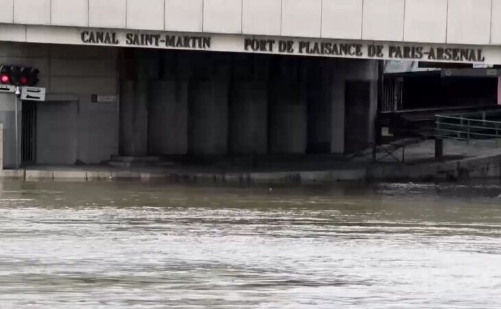 El río Sena se desborda a su paso por París