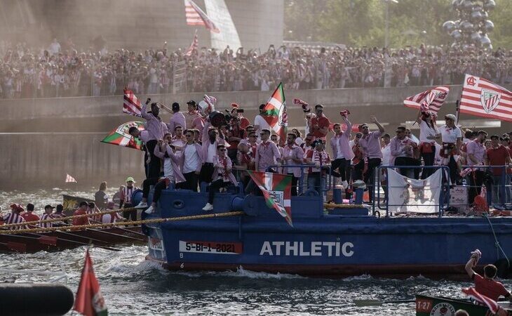 El Athletic Club de Bilbao celebra la Copa del Rey en la Gabarra