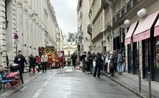 Tragedia en París: un incendio en un céntrico edificio provoca tres muertos