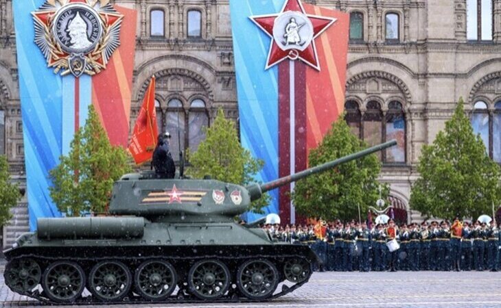 Rusia celebra el desfile del Día de la Victoria y Putin clama: "Nuestras fuerzas están listas para el combate"