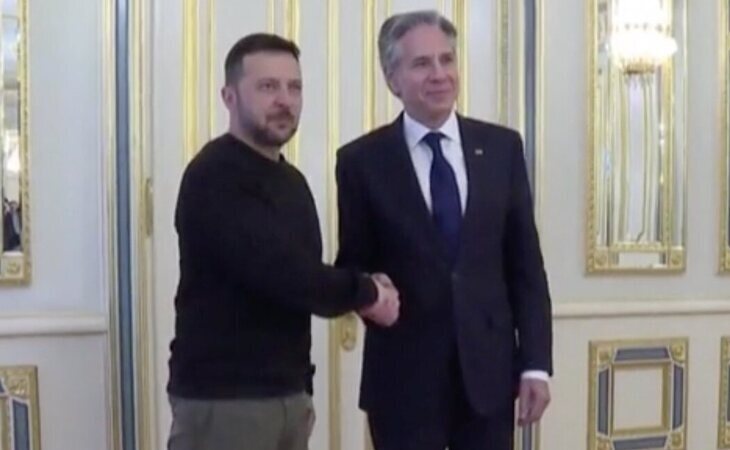 Blinken viaja a Kiev y se reúne con Zelenski en un momento crítico en la guerra