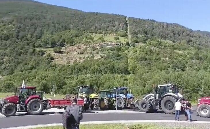 Las tractoradas bloquean los principales puntos de conexión entre España y Francia ante las elecciones europeas