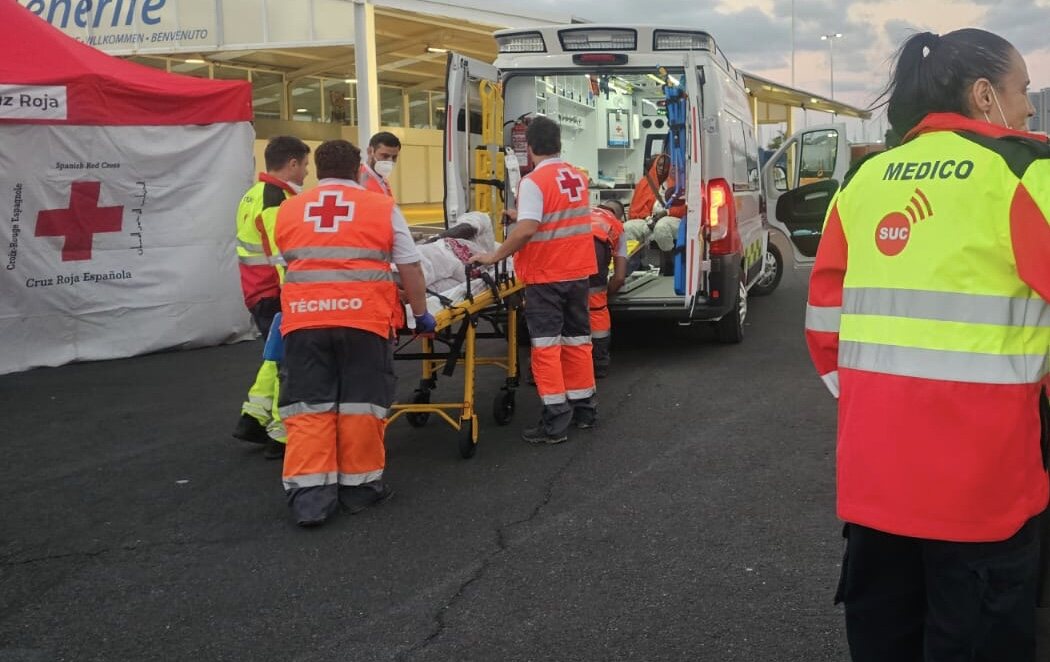 Rescatado un cayuco cerca de Canarias tras casi tres semanas de navegación
