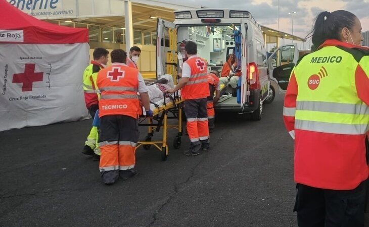 Rescatado un cayuco cerca de Canarias tras casi tres semanas de navegación