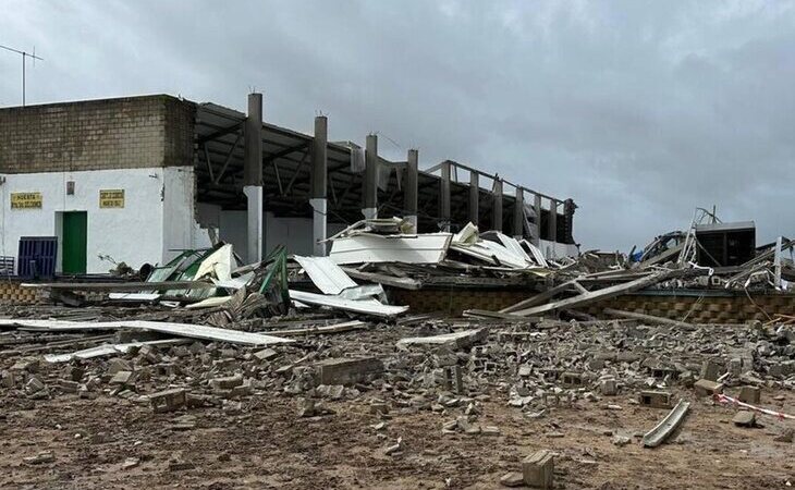 Tres trabajadores muertos en el derrumbe de una nave agrícola por el temporal en Coria del Río (Sevilla)