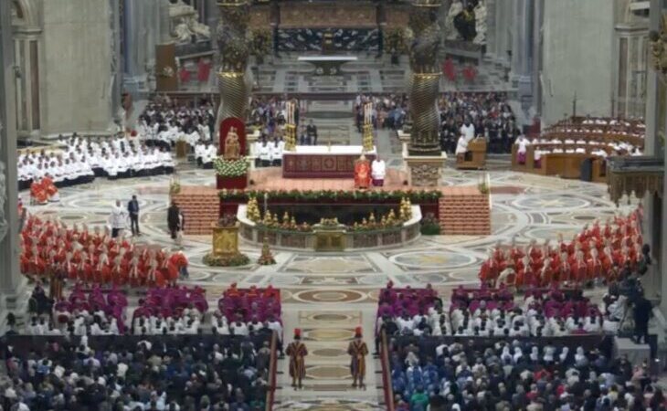 Misa en el Vaticano antes del cónclave que elegirá al nuevo Papa
