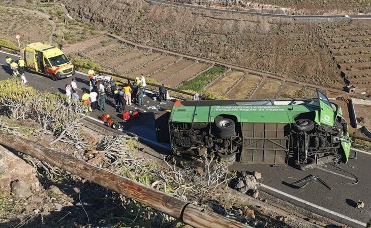 Un muerto y once heridos en un accidente de autobús en La Gomera