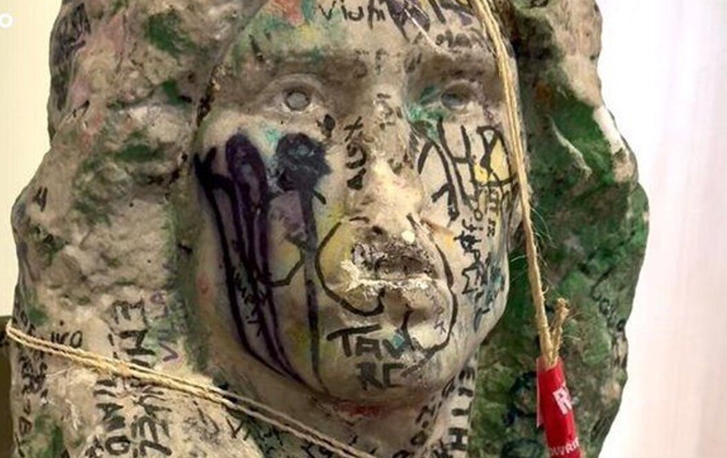 Hallan el busto de Jim Morrison robado hace 37 años del cementerio de Père Lachaise en París