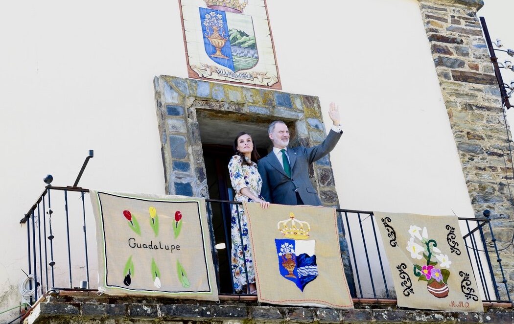 Los reyes se despiden de Extremadura con una visita a la localidad cacereña de Guadalupe