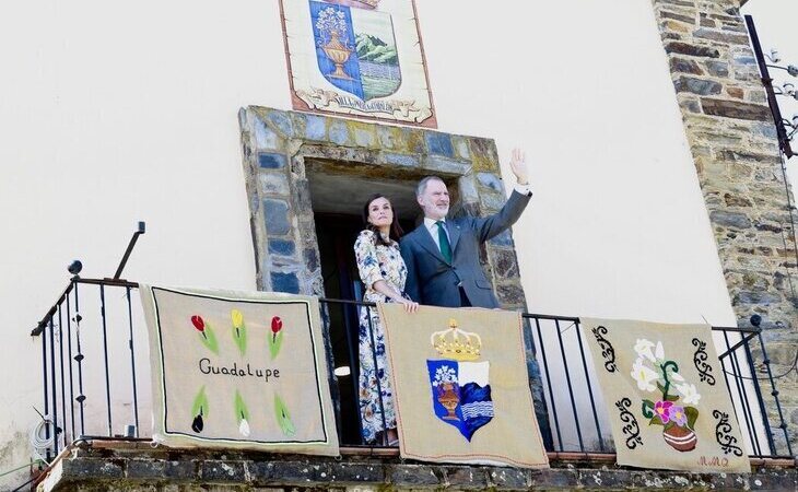 Los reyes se despiden de Extremadura con una visita a la localidad cacereña de Guadalupe