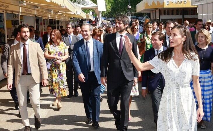 La reina Letizia inaugura la Feria del Libro
