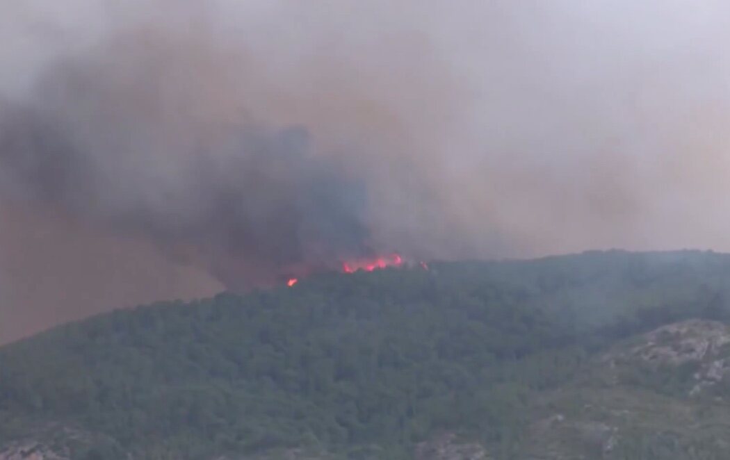 Confinan cuatro poblaciones de Tarragona por un intenso incendio